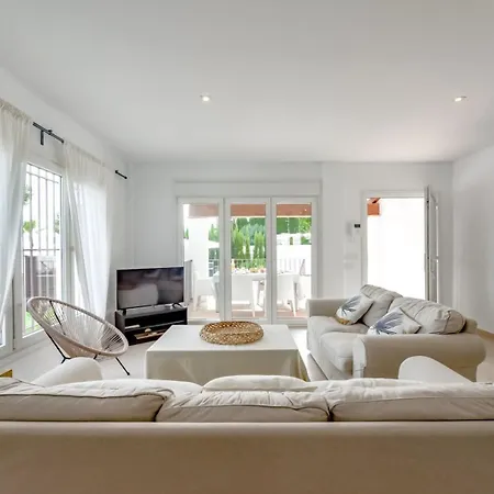 Villa El Paseo - By Almarina